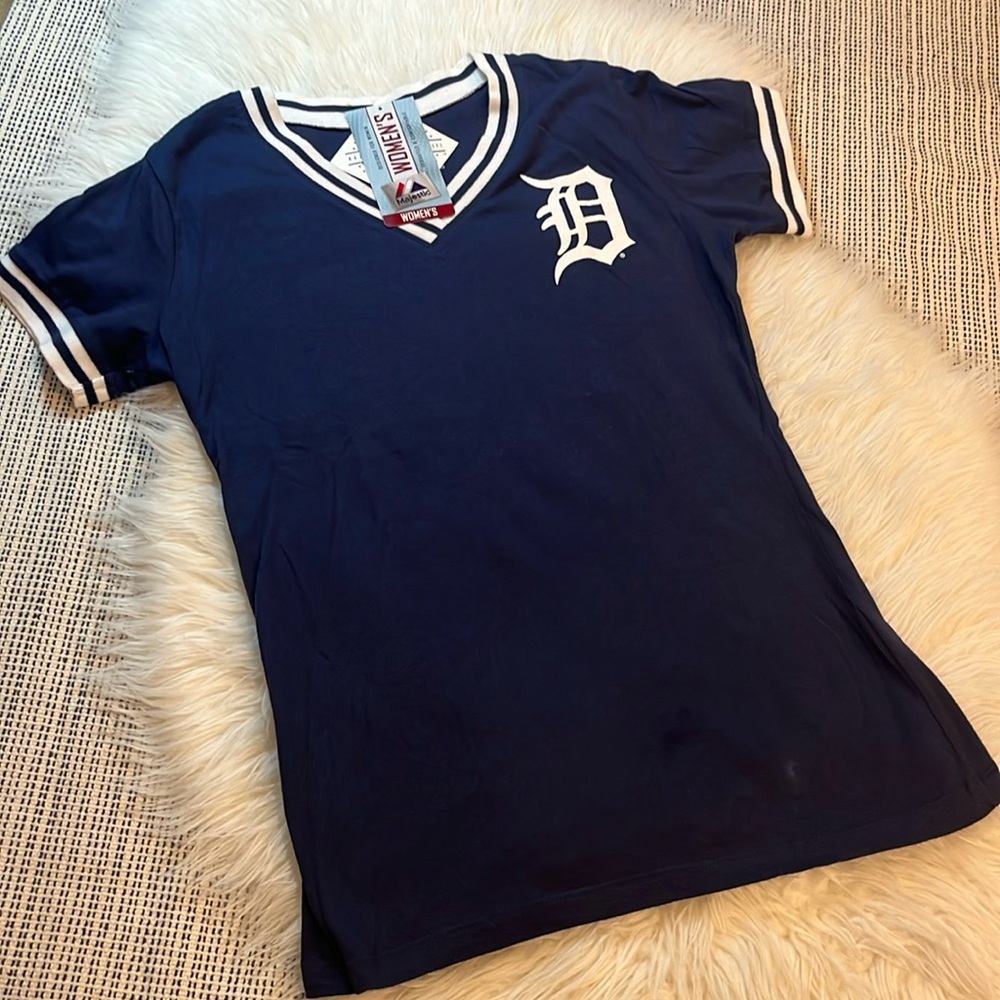 3/$25 Majestic women’s M Detroit Tigers t-shirt